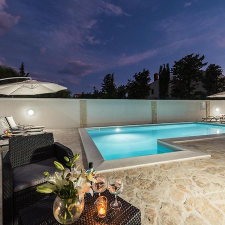 Villa Star 4 Luxury Apartment With A Pool نوفاليا المظهر الخارجي الصورة
