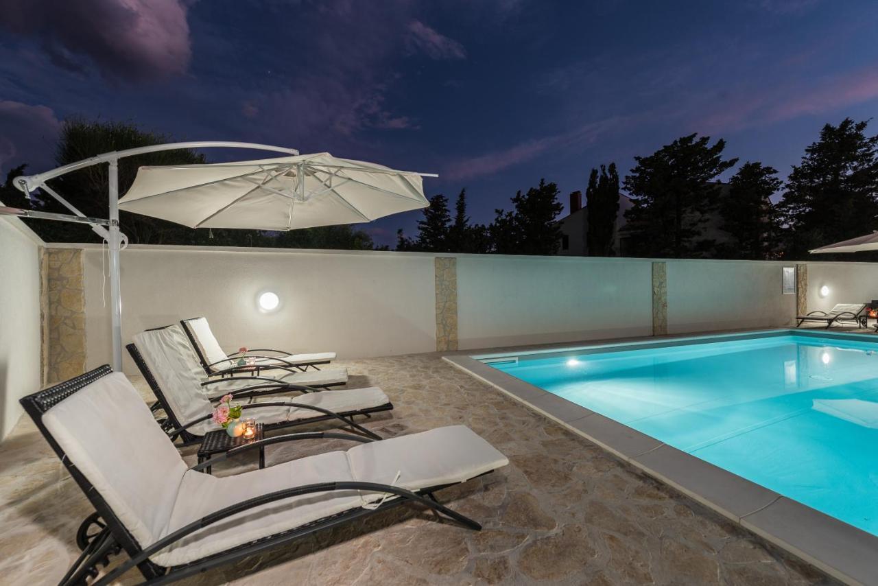 Villa Star 4 Luxury Apartment With A Pool نوفاليا المظهر الخارجي الصورة
