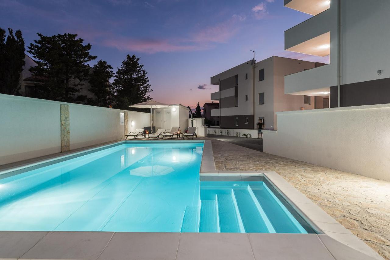 Villa Star 4 Luxury Apartment With A Pool نوفاليا المظهر الخارجي الصورة