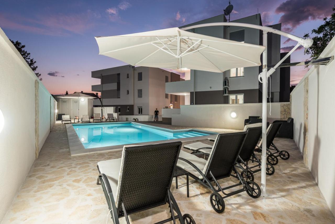 Villa Star 4 Luxury Apartment With A Pool نوفاليا المظهر الخارجي الصورة