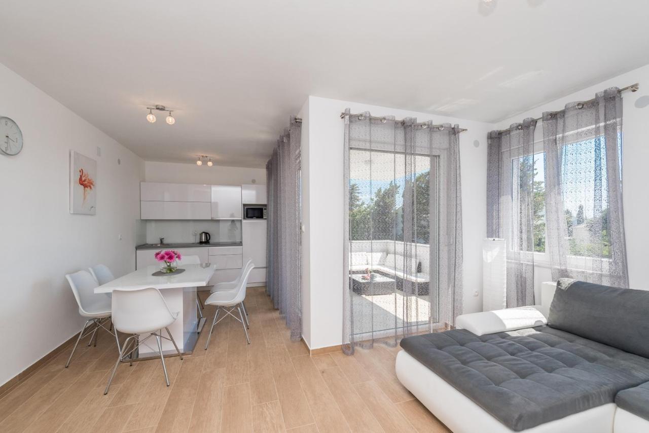Villa Star 4 Luxury Apartment With A Pool نوفاليا المظهر الخارجي الصورة