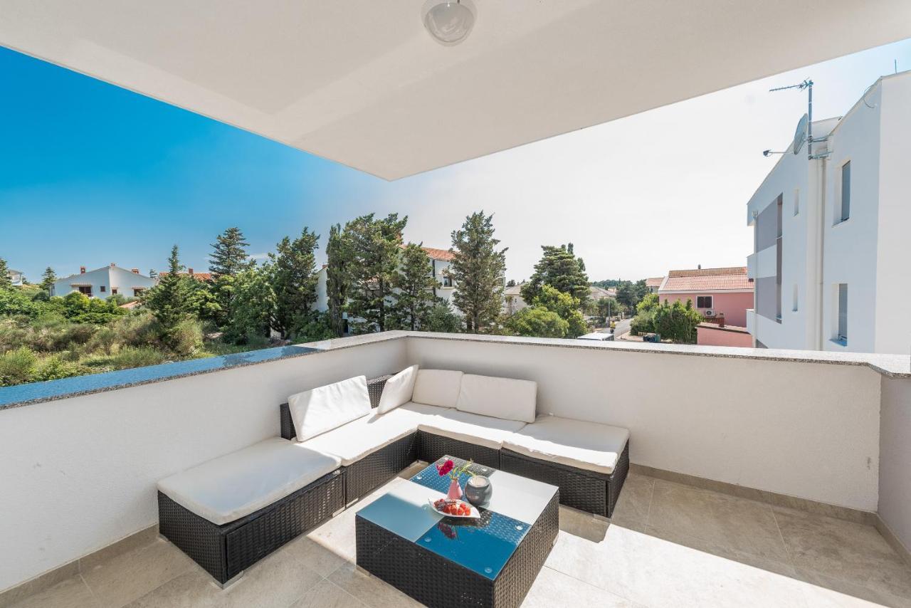 Villa Star 4 Luxury Apartment With A Pool نوفاليا المظهر الخارجي الصورة