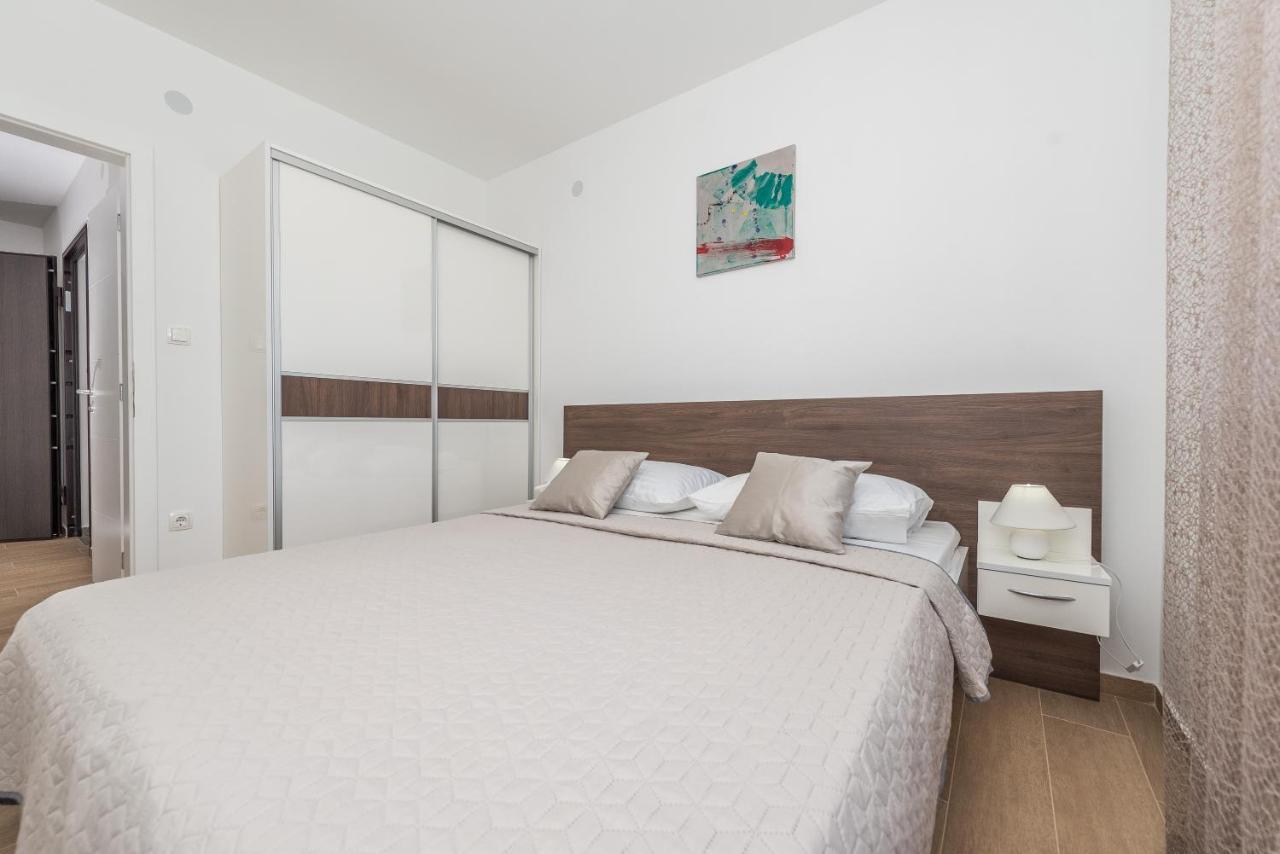 Villa Star 4 Luxury Apartment With A Pool نوفاليا المظهر الخارجي الصورة